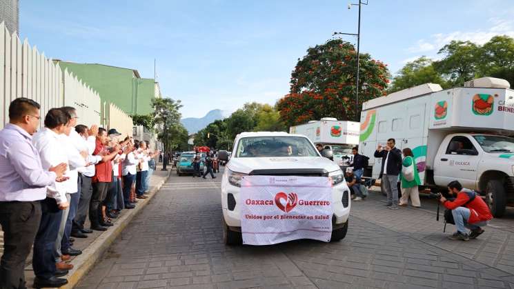 Sale de Oaxaca caravana de ayuda para afectados en Guerrero 