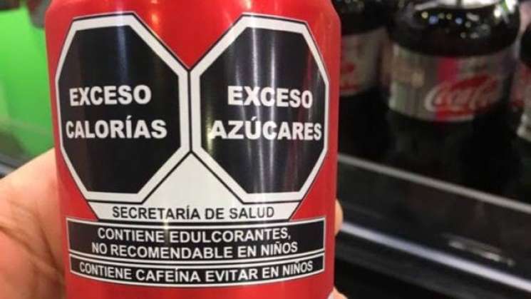 Aumenta etiquetado frontal consumo de agua y baja el de refrescos