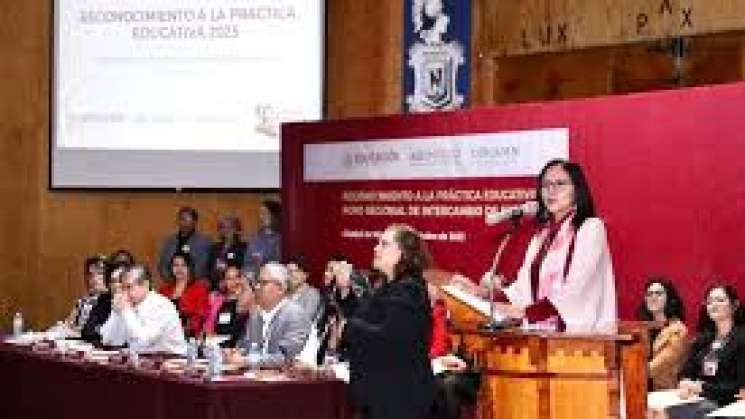 SEP entrega 2 mil 271 reconocimientos a docentes  