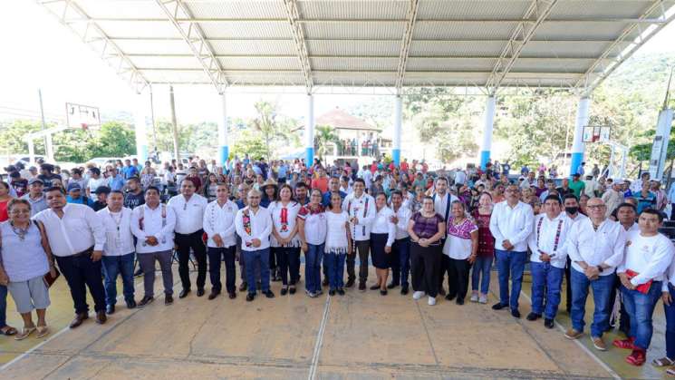 Gobierno de Oaxaca apoya a San Gabriel Mixtepec con 13 MDP