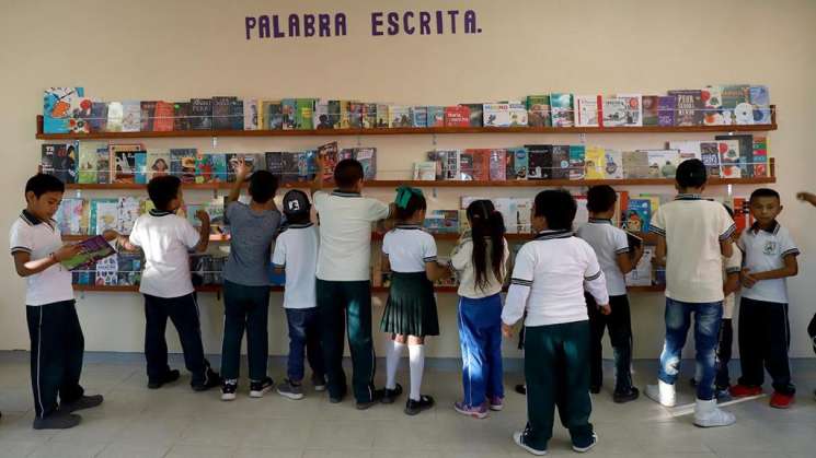 Seculta Oaxaca dona 300 libros a escuela de Juchitán     