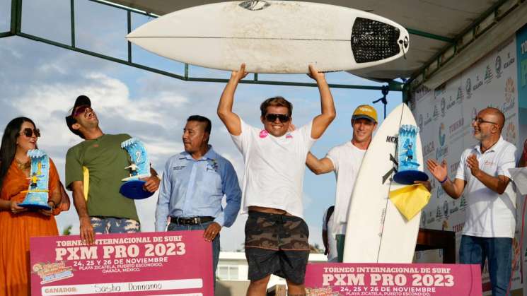 Sectur Oaxaca premia a ganadores del Torneo Internacional de Surf