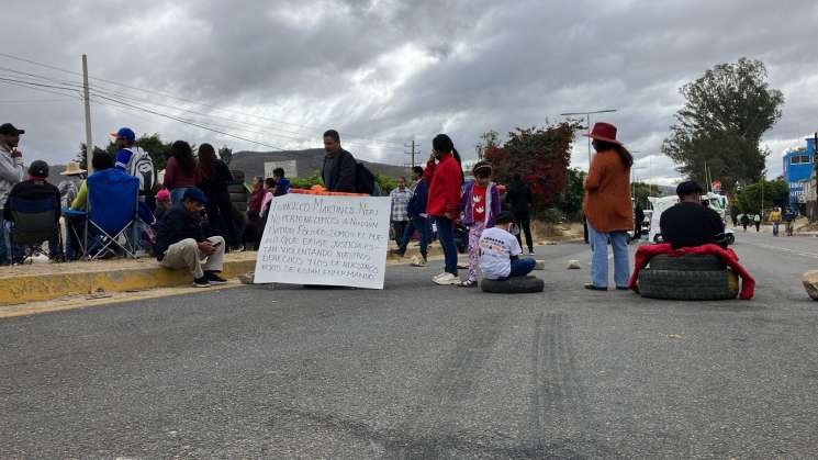 Sigue bloqueo en La joya,Pueblo Nuevo por basurero clandestino 