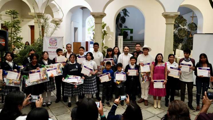 Premian a ganadoras del concurso de dibujo y pintura estatal