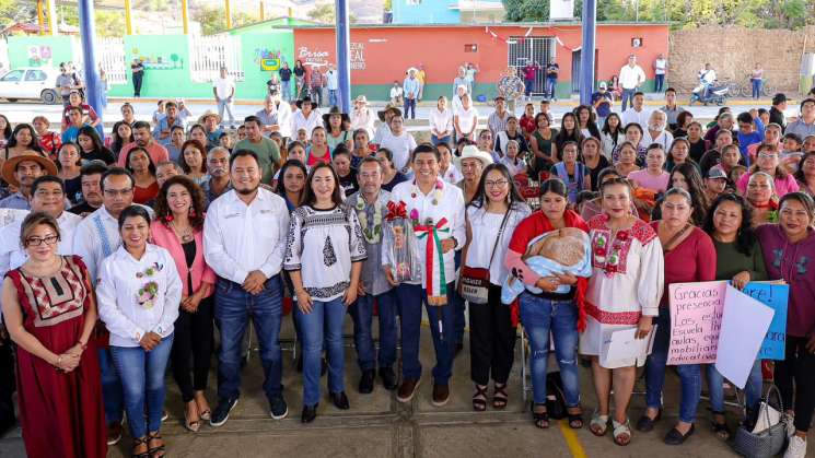 Anuncian programas para Santa Catarina Minas, la cuna del mezcal 