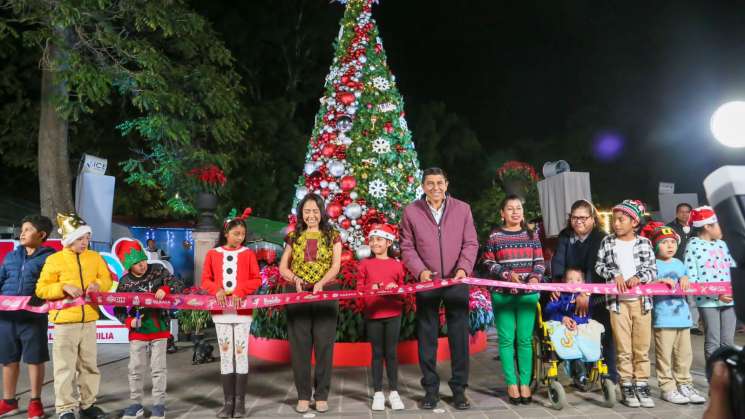 Abren al público la pista de hielo y el Pueblo Mágico Oaxaqueño  