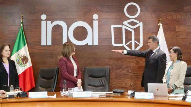 Nombran a Adrián Alcalá como nuevo presidente del Inai