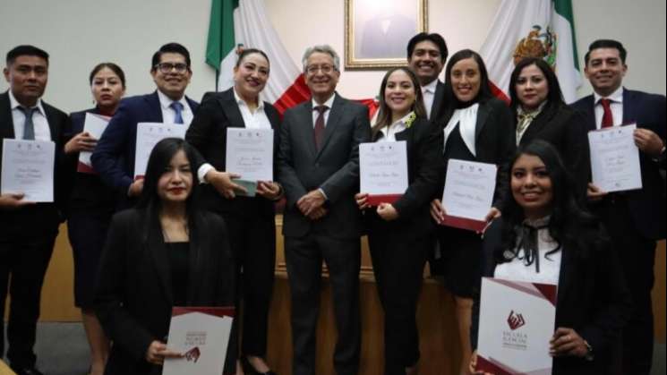 Terminan 92 abogados Estudios de Especialización del PJEO