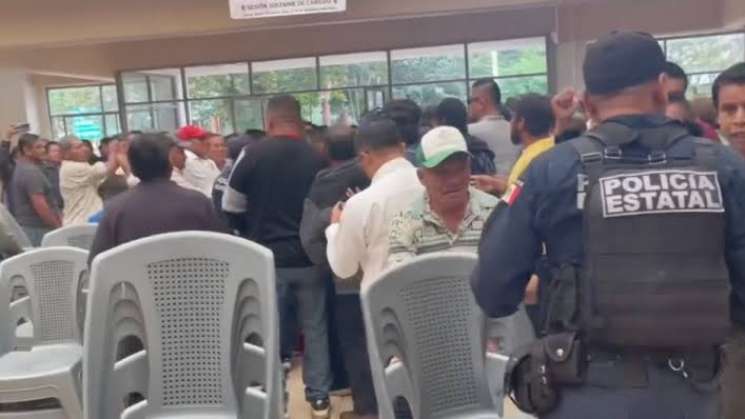  Habitantes golpean a alcalde de Morena en Oaxaca tras su informe