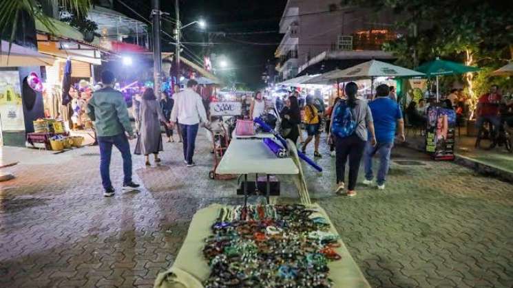 En operativos recuperan parques públicos de ambulantes en Oaxaca 