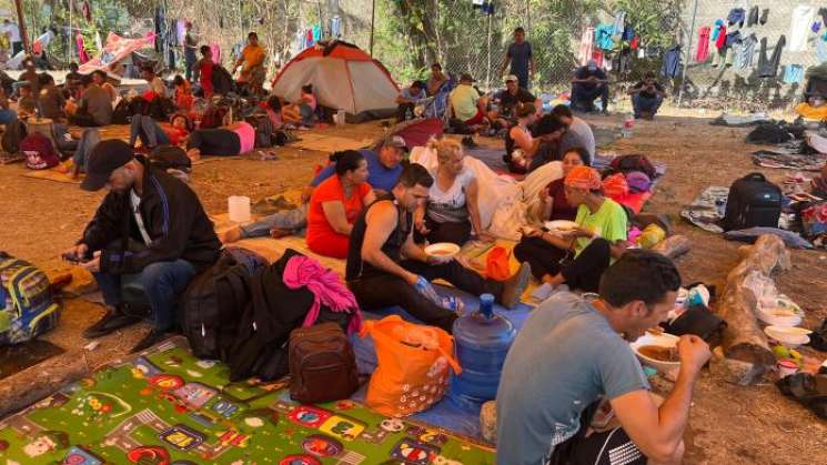 Niegan 2 municipios de Oaxaca ingreso y ayuda a caravana migrante