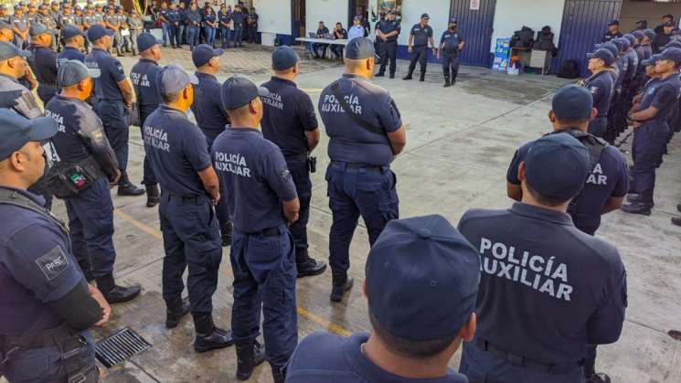 Reciben policías de Oaxaca primer pago de salario digno   