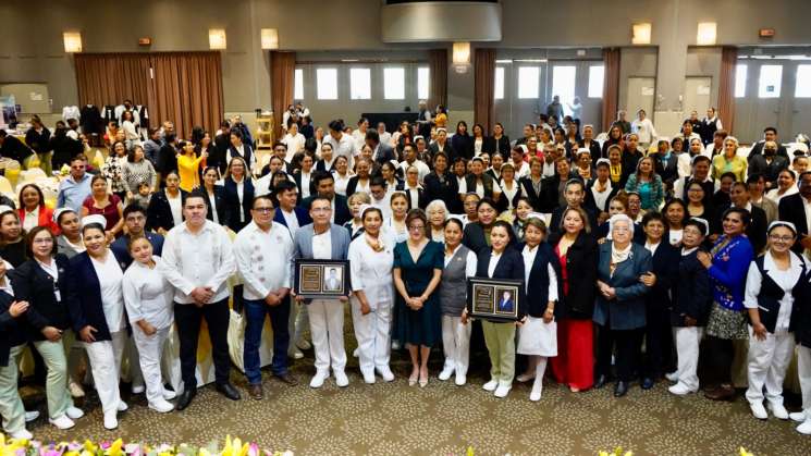 Reconocen a profesionales de enfermería en Oaxaca    