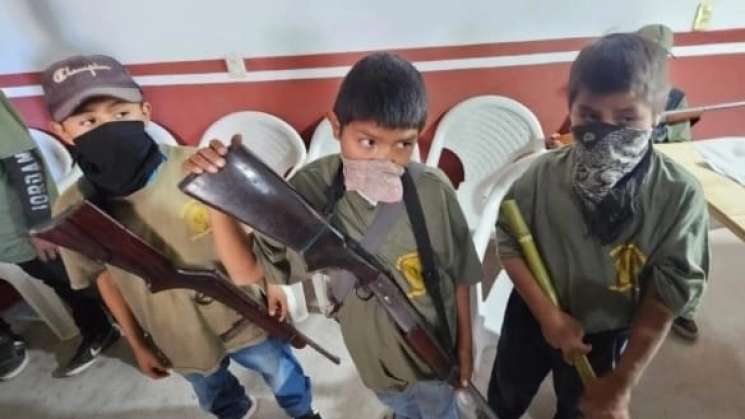 En Guerrero, FGR investigan a quien armaron a niños como policías