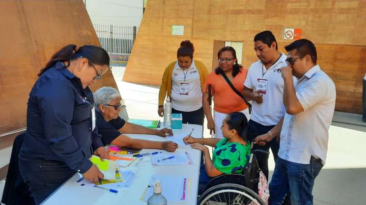 Realiza IEEPCO etapa estatal de la consulta a discapacitados 