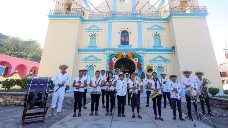 Pueblos de la Sierra de Juárez se hermanan en Guelaguetza serrana