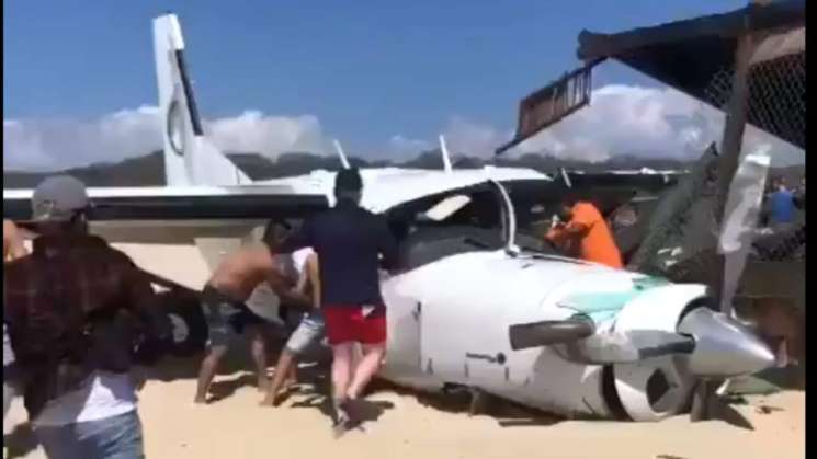 Cae avioneta en Playa de Puerto Escondido, hay un fallecido 