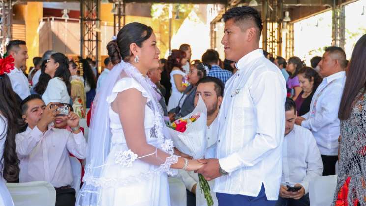 Salomon Jara y esposa, testigos de Bodas Colectivas Gratuitas 