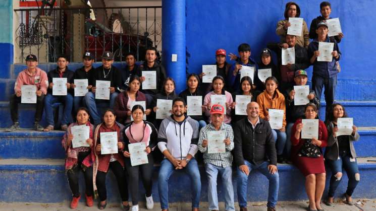 San Pedro el Alto y San Luis Amatlán reciben curso de Icapet