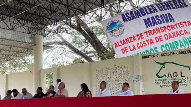 Anuncian transportistas bloqueo a carreteras en la Costa