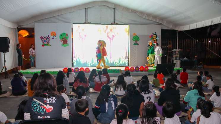 Niñas, niños y adolescentes participan con La liebre y la tortuga