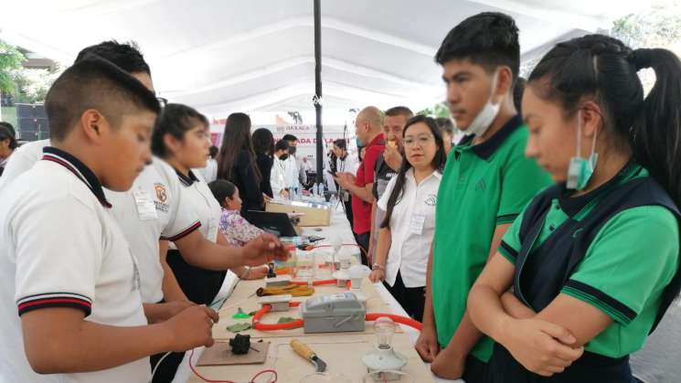 Alumnos de secundaria muestran talento y vocación cientifica 