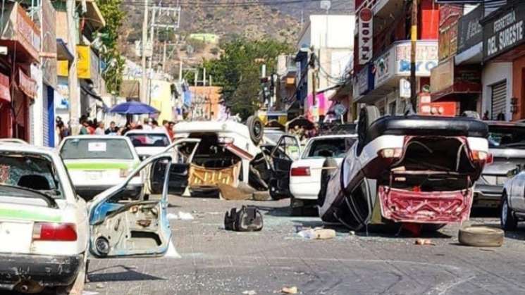 En hechos violentos entre transportistas hay 2 policías heridos 