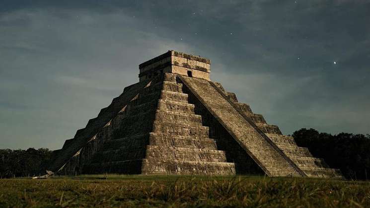 Deciende serpiente lunar e ilumina Chichén Itzá