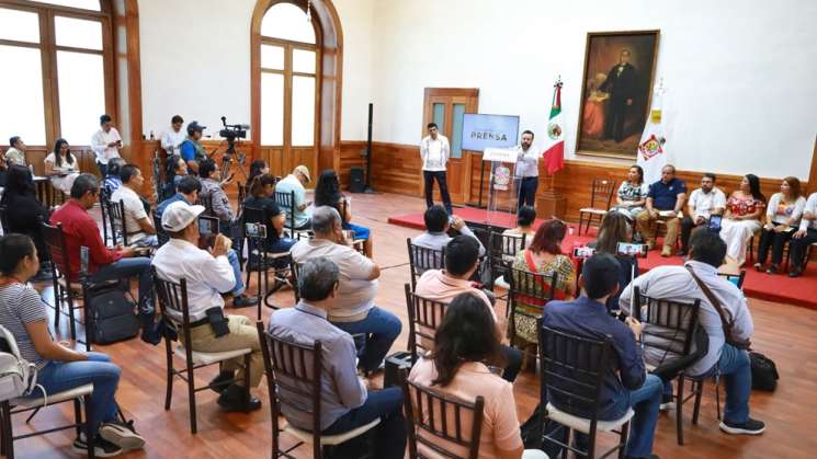      Gobierno solventará necesidades educativas de Oaxaca    