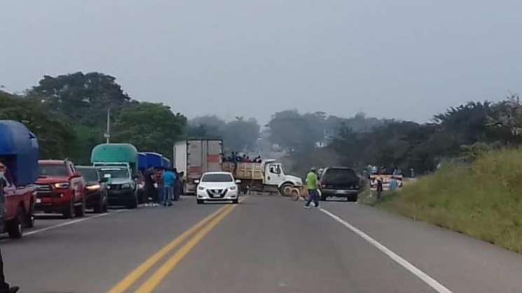 Bloquean pobladores de San Juan Mazatlán Mixe paso a Veracruz 