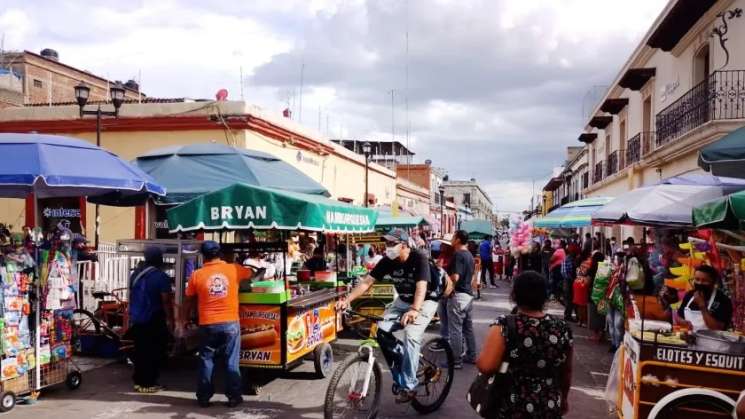 Revelan ambulantaje ilegal y halcones en Oaxaca 