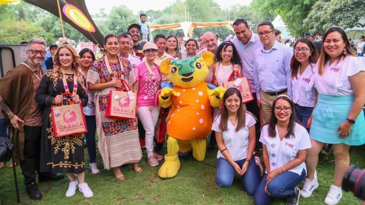 Participa Oaxaca en Fiesta de Niñez Mexicana convocada por SNDIF