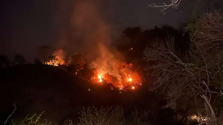 Desalojan a 70 habitantes por incendio intermunicipal en la Costa