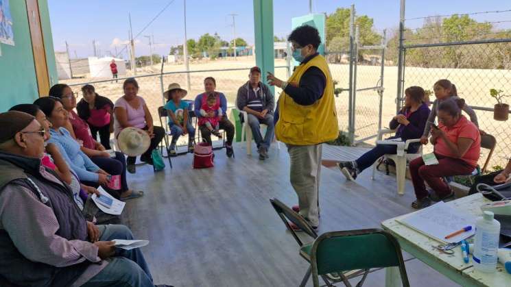  Brindan atención a personas afectadas por lluvias   