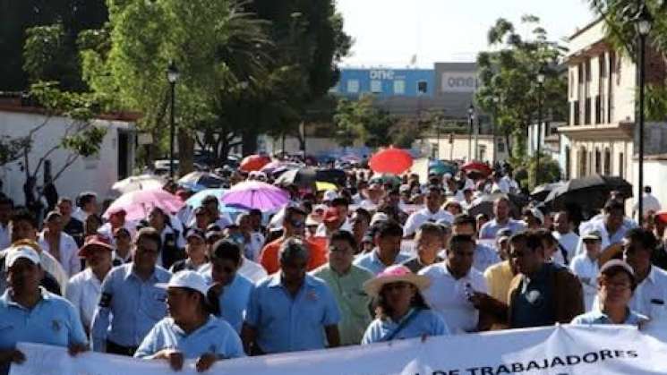 Marchan por desabasto y déficit de personal en Hospital Civil 