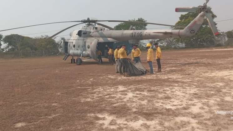 Refuerzan con helicóptero combate a incendios en los Chimalapas 