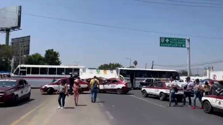 Sigue toma de Pemex,INE, SAT y aeropuerto en Oaxaca por maestros 