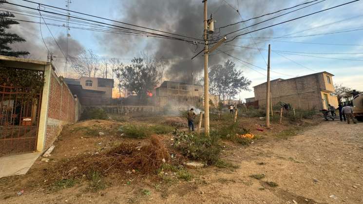  Trabajan para sofocar incendio en aserradero de San Miguel Etla 