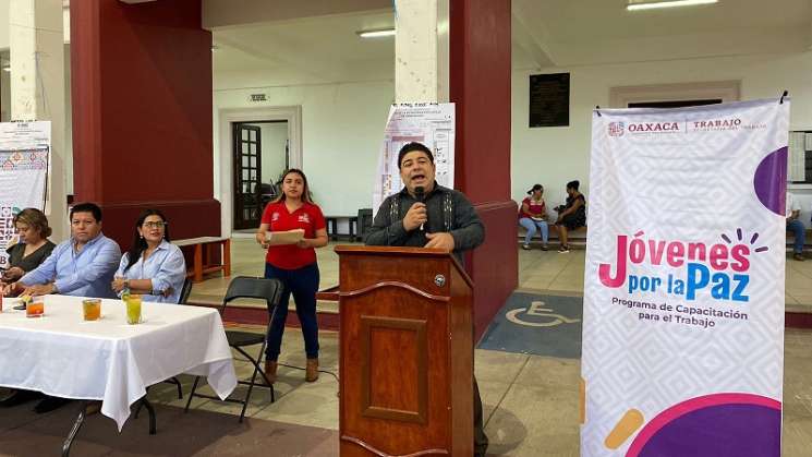 Jóvenes de San Lorenzo Cacaotepec culminan capacitación laboral 