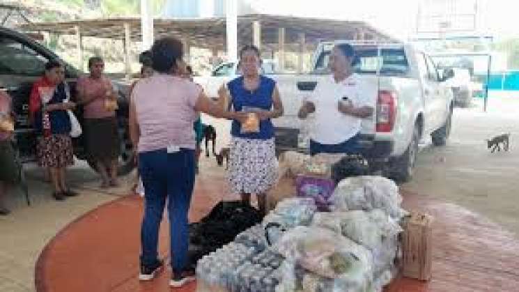 Entrega DIF Oaxaca alimentación a combatientes de incendios