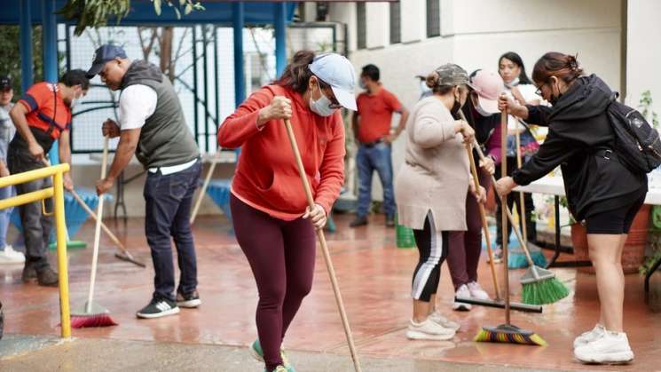 Realizan tequio en Hospital de la Niñez Oaxaqueña tras lluvias 