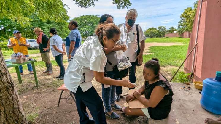 Atienden brigadas médicas a afectadas por lluvias en Ixhuatlán 