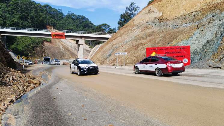 Habilitan carril de circulación por deslave en autopista a Costa 