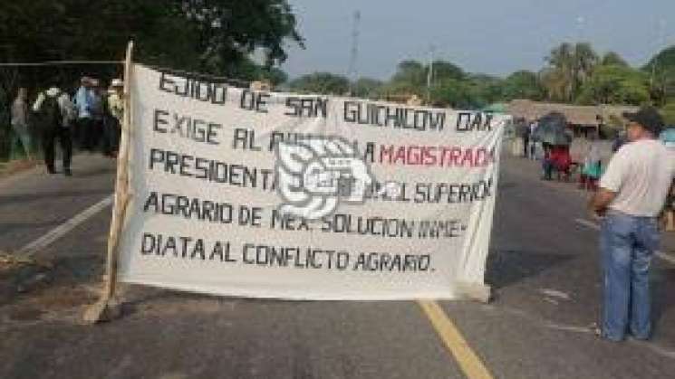 Afecta conflicto agrario bloqueo en autopista Mitla-Tehuantepec