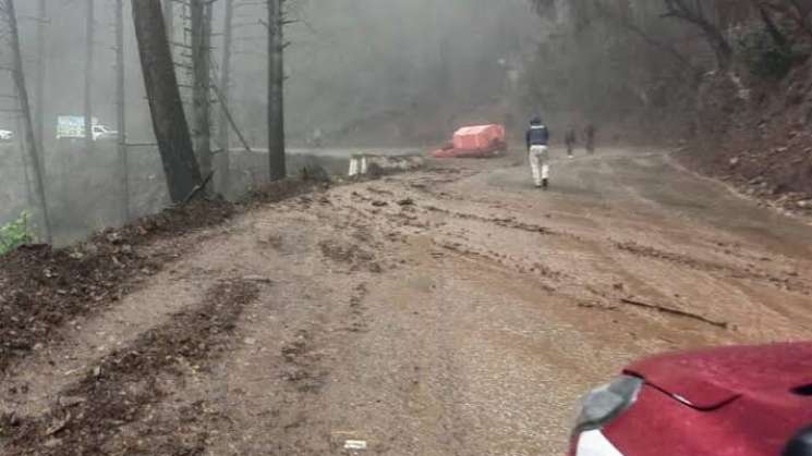 Precaución por derrumbes en carreteras a Ixtlán y Oaxaca-Istmo