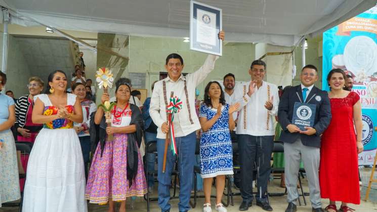 Oaxaca rompe Récord Guinness con el quesillo más grande del mundo