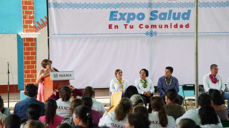 Acerca SSO servicios gratuitos en Expo Salud en Trinidad Zaachila