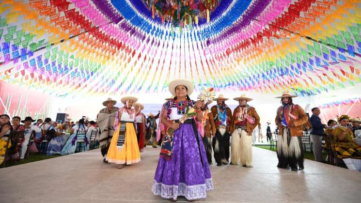 Música,alegría y color en el Primer Desfile de Delegaciones 2024