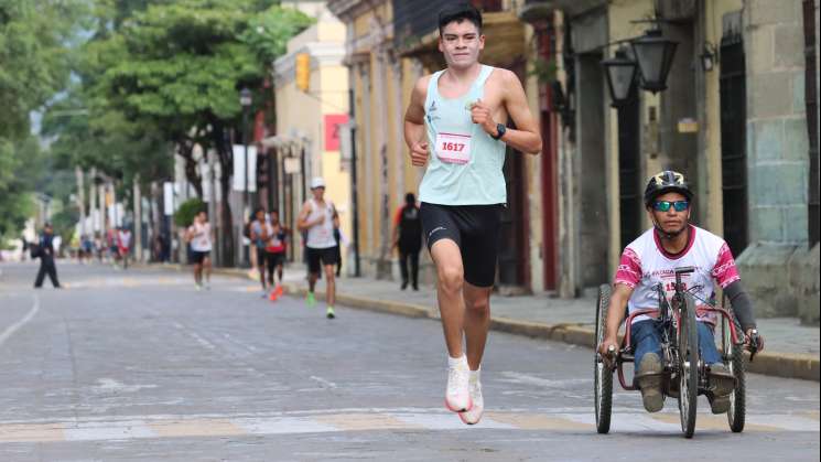  Ana López y Cristian Sánchez conquistan Atlética 7K Guelaguetza