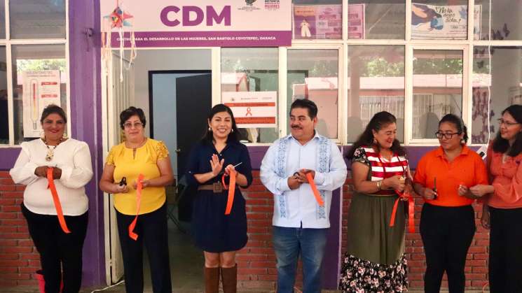 Inauguran Punto de Atención Inmediata para Mujeres en Coyotepec  